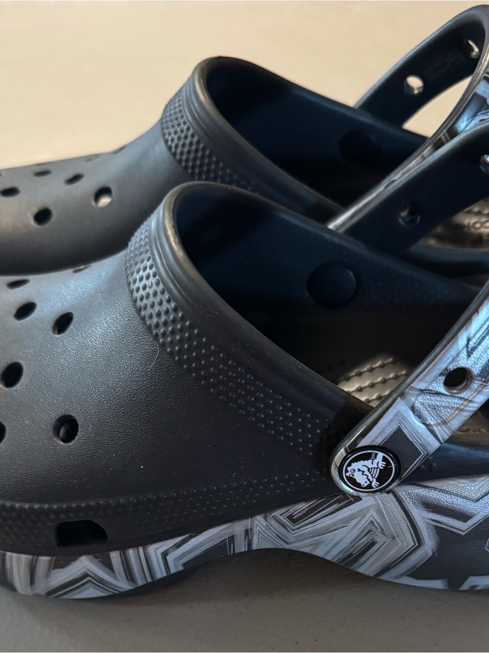 CROCS Women’s Platform Clog in Black with gray/silver Patterned Sole Shoes 8